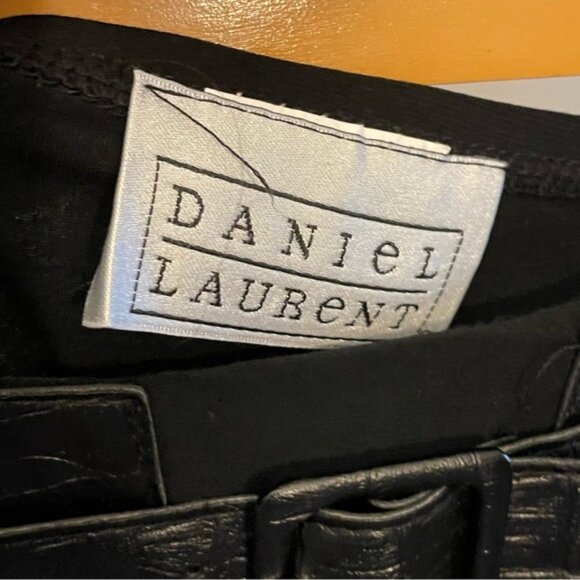 Vintage 90s Black A-Line Flared Skirt with Buckle Accent - Picture 7 of 10